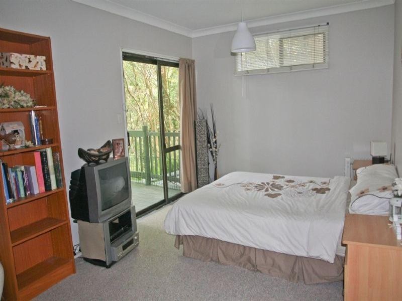 15 Coral Tree Place, Point Clare NSW 2250