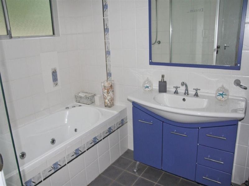 15 Coral Tree Place, Point Clare NSW 2250