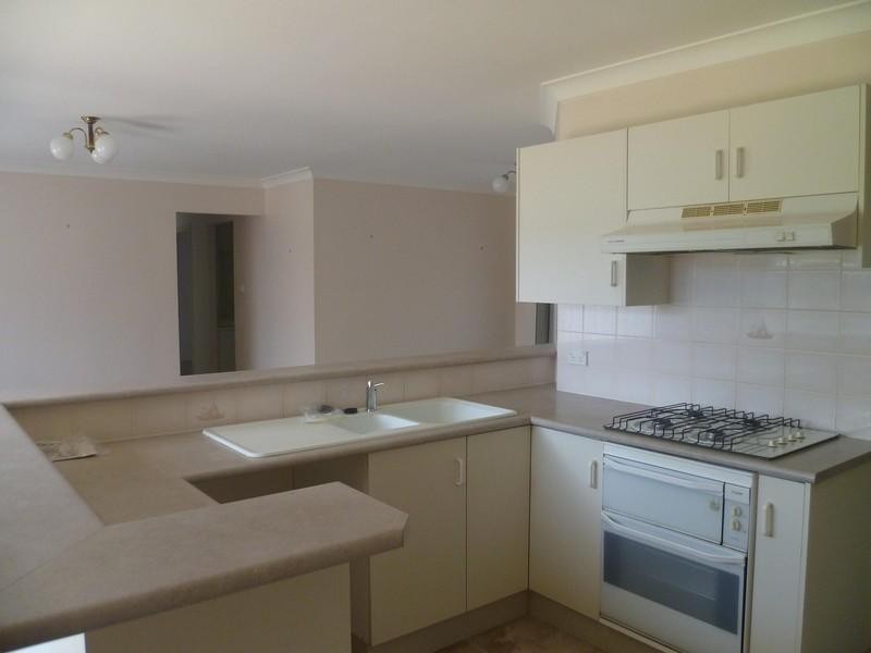 15 Singelton Road, Point Clare NSW 2250