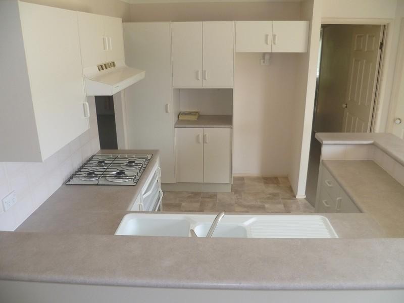 15 Singelton Road, Point Clare NSW 2250