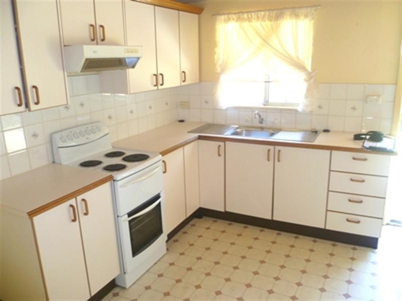 31 Kurrawa Avenue, Point Clare NSW 2250