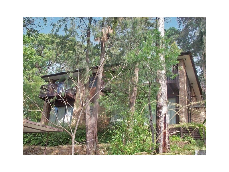 8A Coral Tree Place, Point Clare NSW 2250