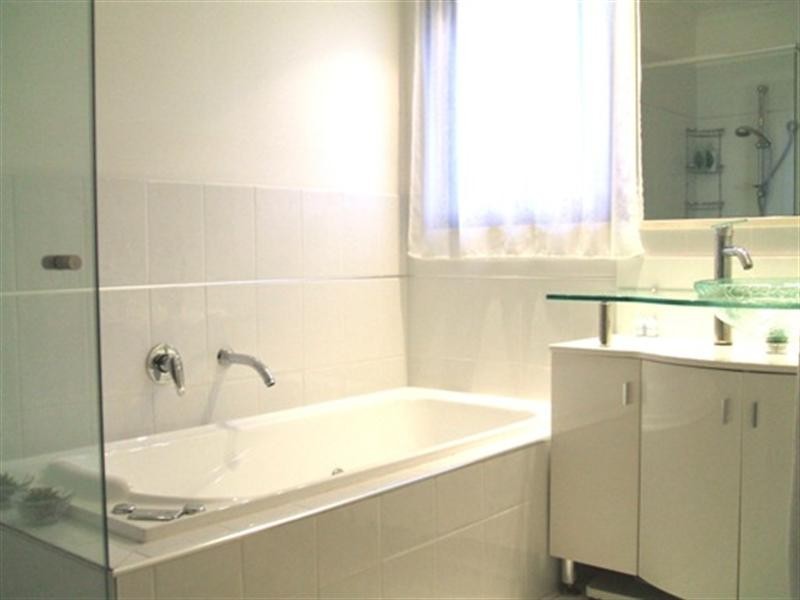 1 Bayline Drive, Point Clare NSW 2250