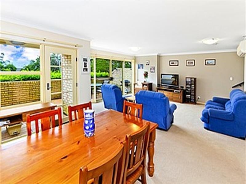 2/92 John Whiteway Drive, Gosford NSW 2250