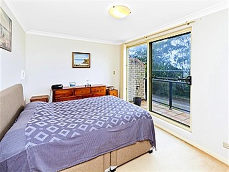 2/92 John Whiteway Drive, Gosford NSW 2250