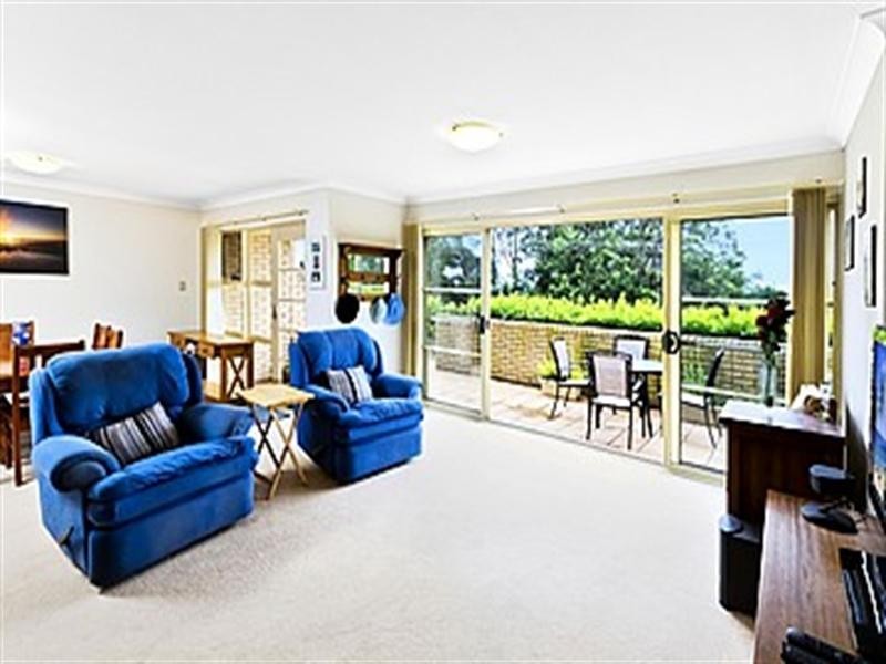 2/92 John Whiteway Drive, Gosford NSW 2250