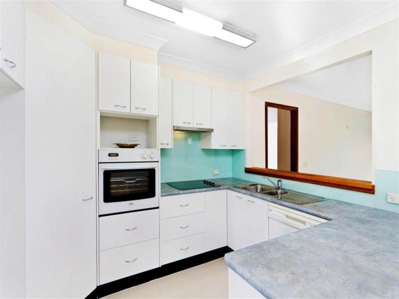 4 Tania Drive, Point Clare NSW 2250