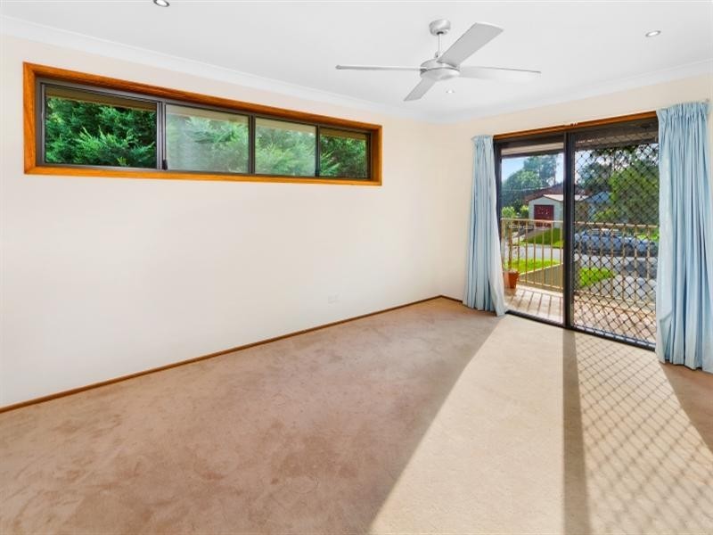 4 Tania Drive, Point Clare NSW 2250