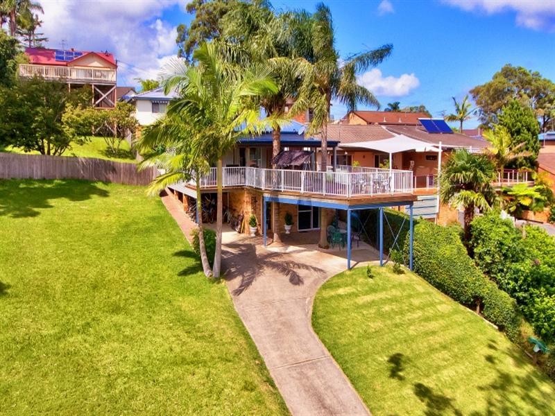 8B Noonan Point Avenue, Point Clare NSW 2250