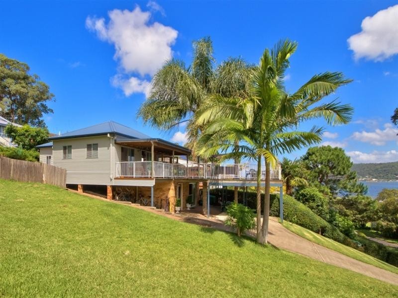 8B Noonan Point Avenue, Point Clare NSW 2250
