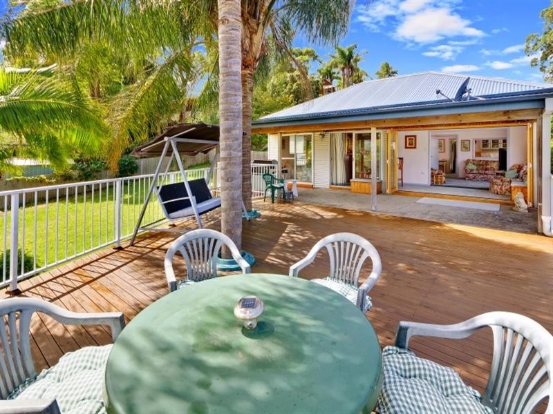 8B Noonan Point Avenue, Point Clare NSW 2250