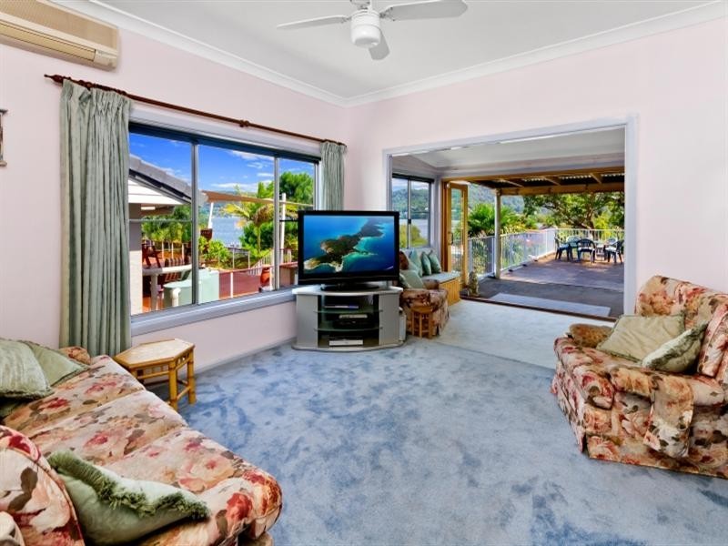 8B Noonan Point Avenue, Point Clare NSW 2250