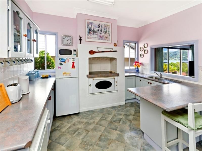 8B Noonan Point Avenue, Point Clare NSW 2250