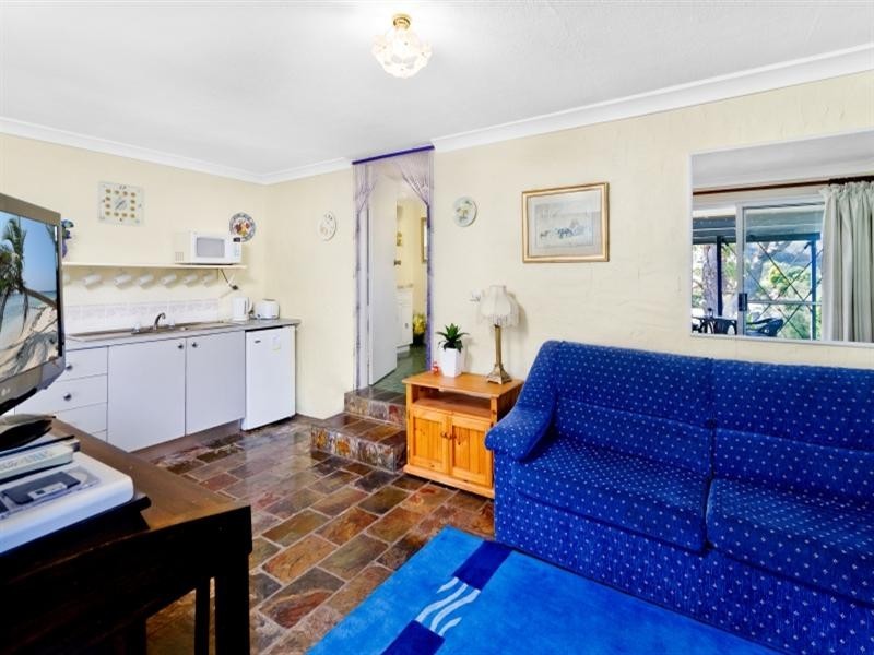 8B Noonan Point Avenue, Point Clare NSW 2250