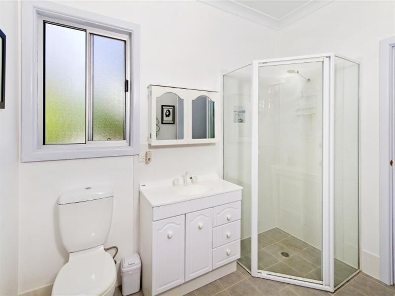 8B Noonan Point Avenue, Point Clare NSW 2250