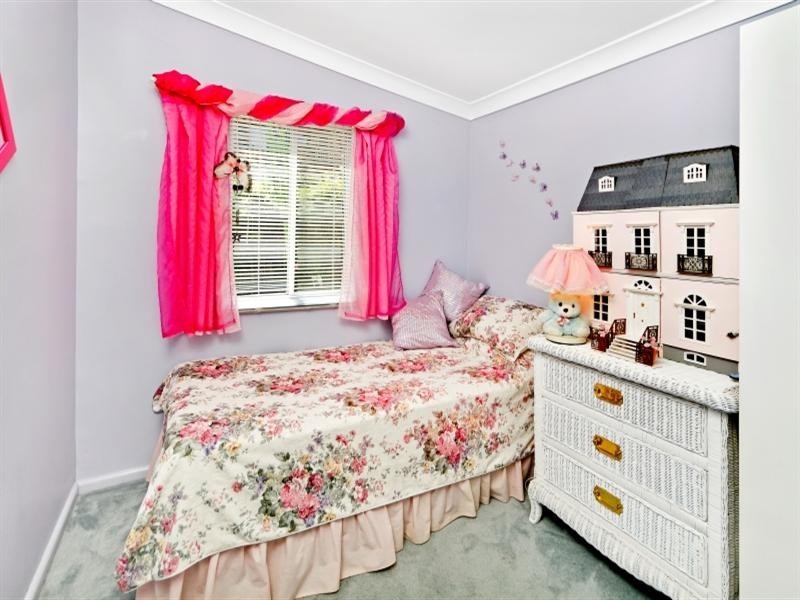 8B Noonan Point Avenue, Point Clare NSW 2250