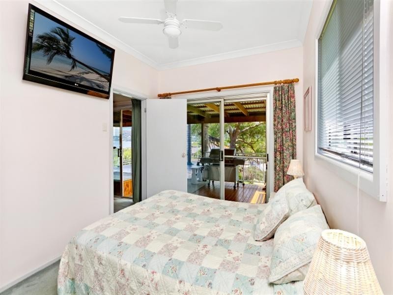 8B Noonan Point Avenue, Point Clare NSW 2250
