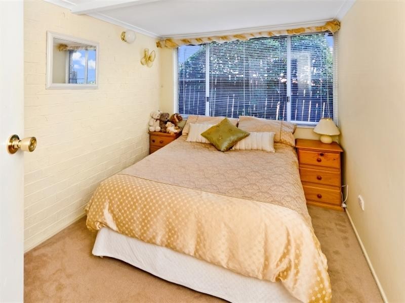 8B Noonan Point Avenue, Point Clare NSW 2250