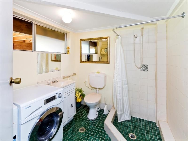 8B Noonan Point Avenue, Point Clare NSW 2250