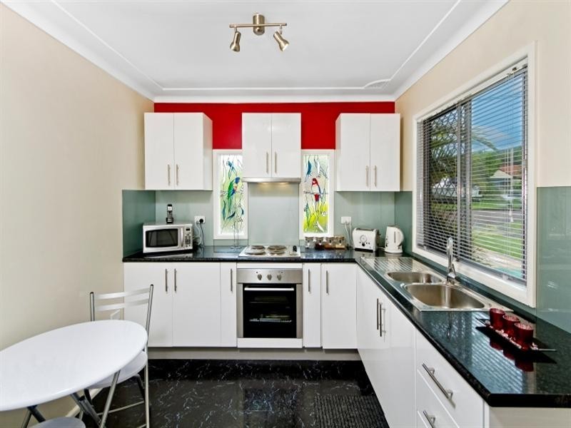 25 Golden Avenue, Point Clare NSW 2250