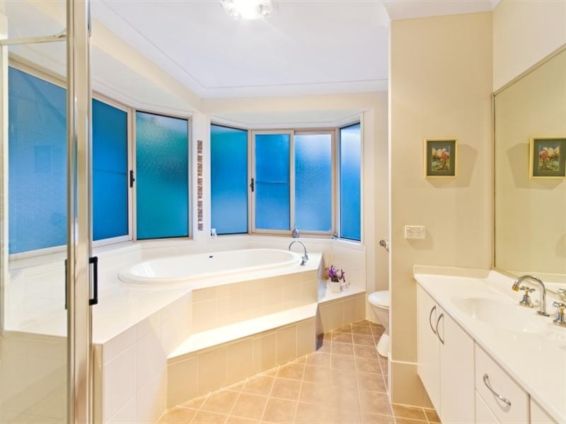 32 Scott Street, Point Clare NSW 2250