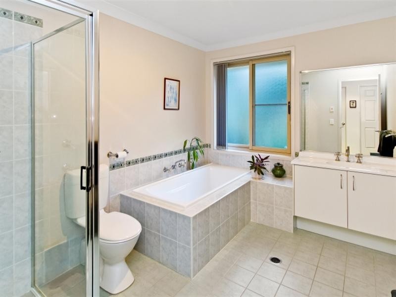 32 Scott Street, Point Clare NSW 2250