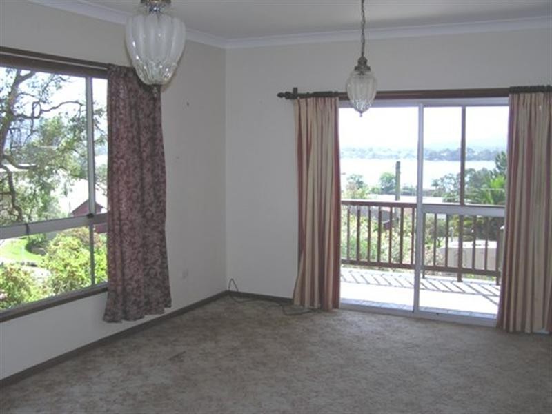 32 Talinga Avenue, Point Clare NSW 2250