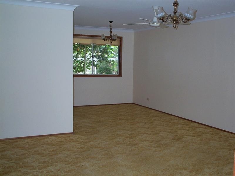 8 Priestley Parade, Point Clare NSW 2250