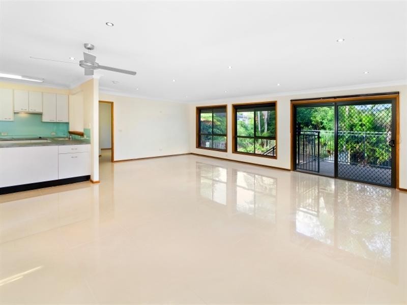 4 Tania Drive, Point Clare NSW 2250