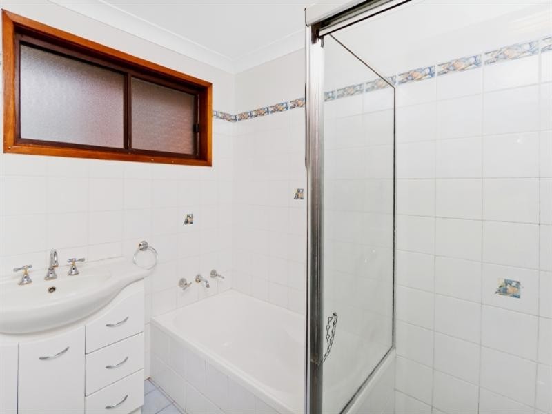 4 Tania Drive, Point Clare NSW 2250