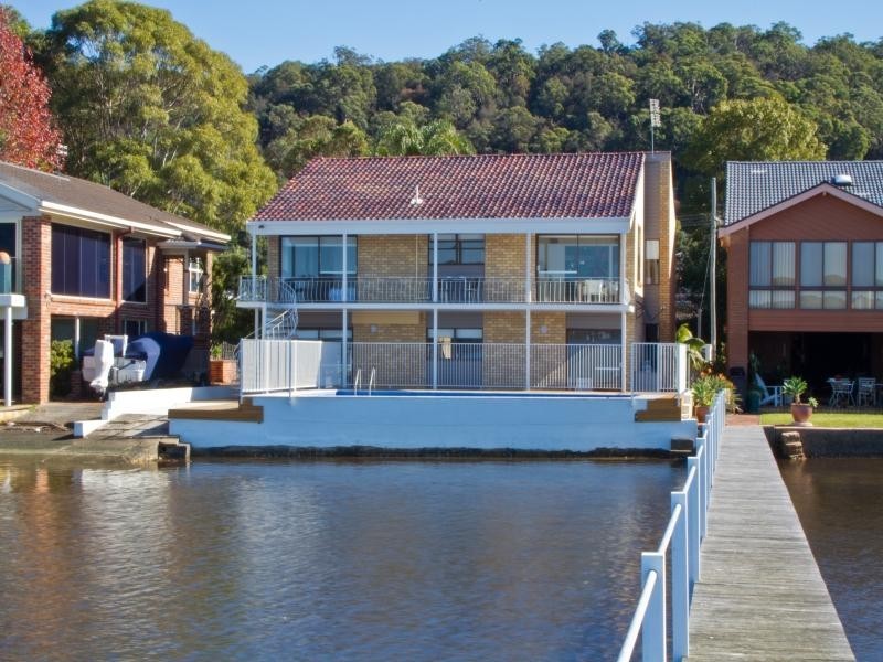 41 Kurrawa Avenue, Point Clare NSW 2250