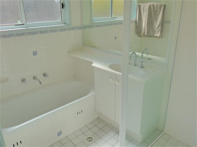 10 Oxley Place, Point Clare NSW 2250