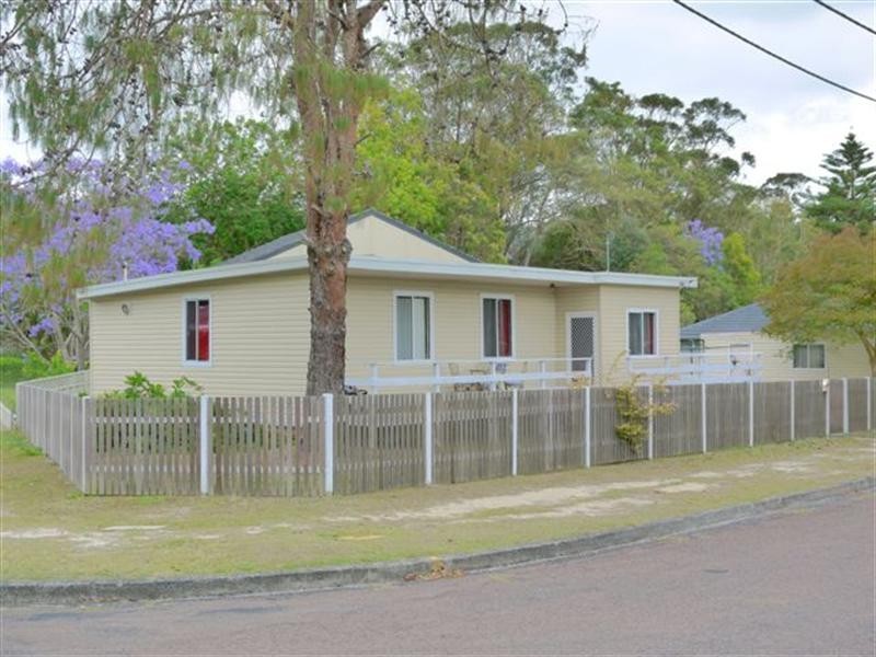 39 Golden Avenue, Point Clare NSW 2250