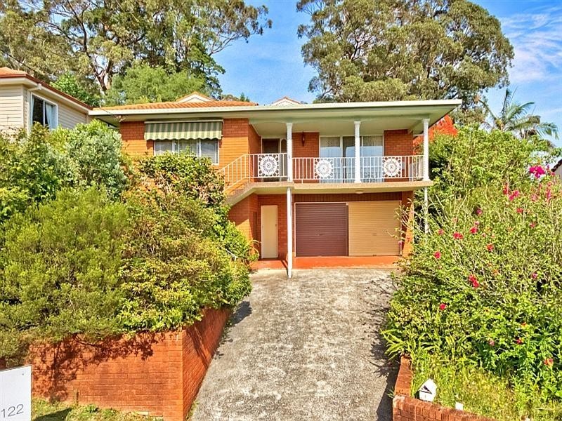 1 Lorraine Avenue, Point Clare NSW 2250
