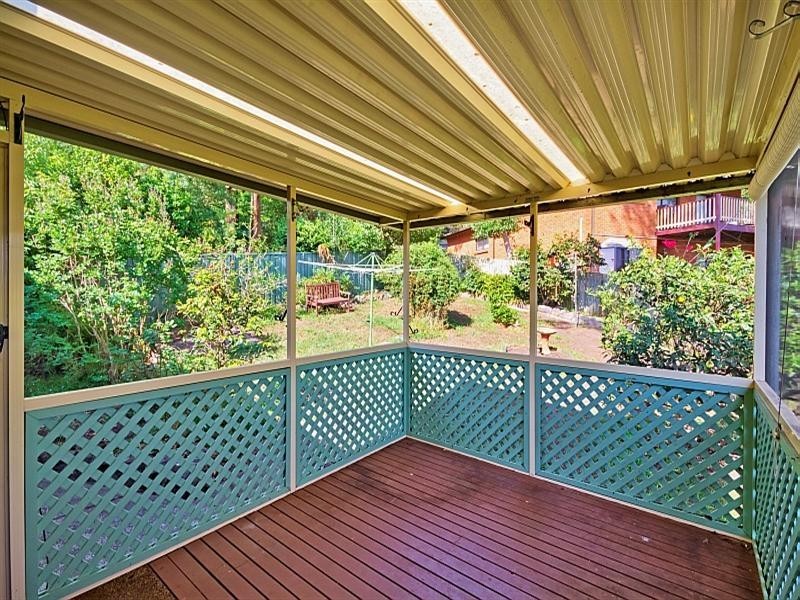 1 Lorraine Avenue, Point Clare NSW 2250