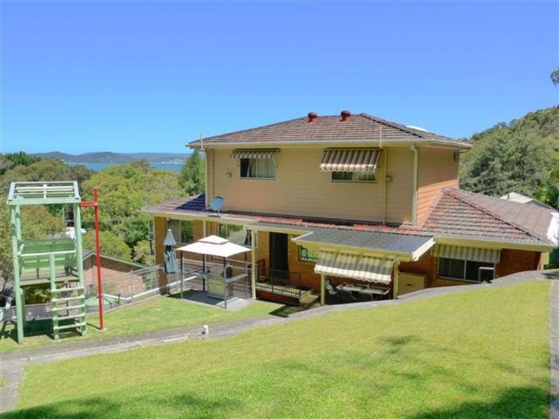 33 Scott Street, Point Clare NSW 2250