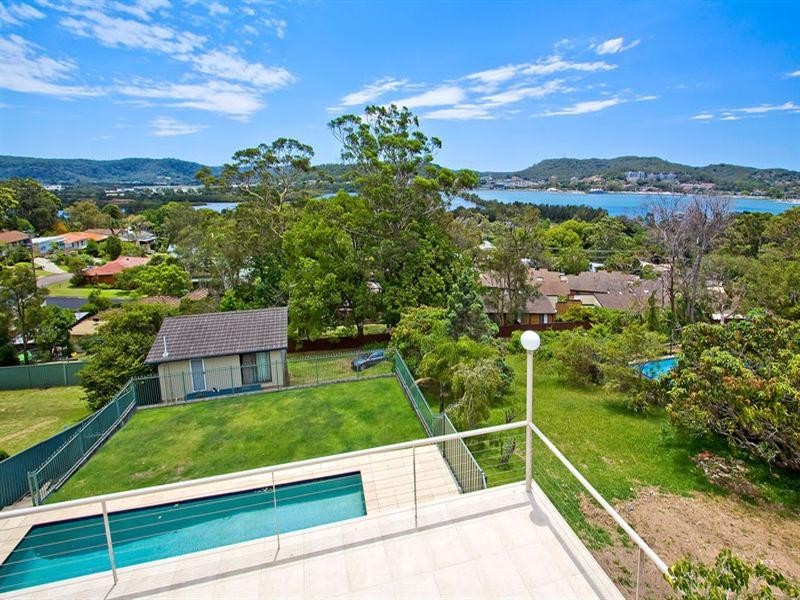 19 Penang Street, Point Clare NSW 2250