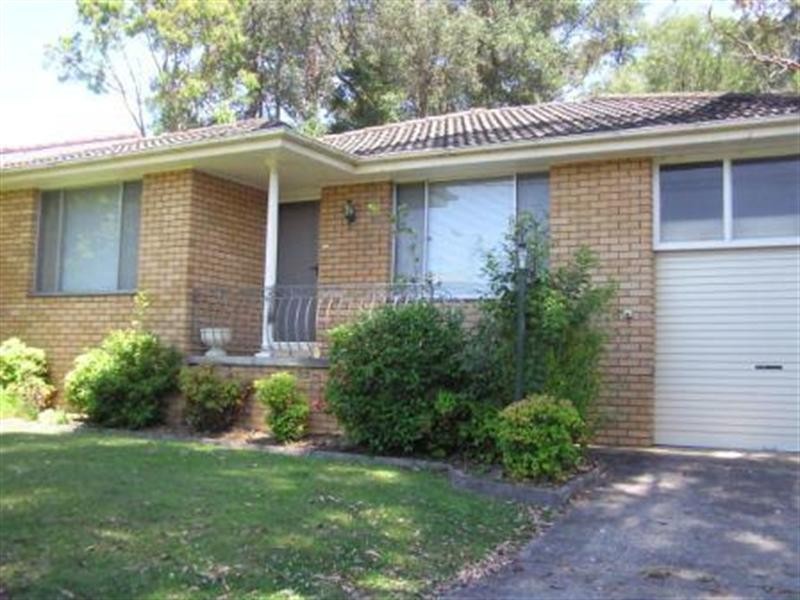 28 PRIESTLEY Parade, Point Clare NSW 2250