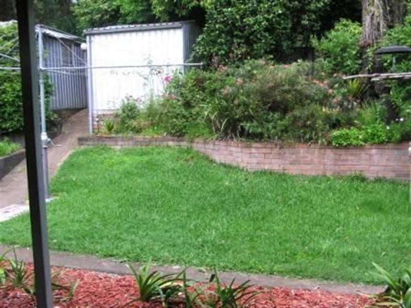 28 PRIESTLEY Parade, Point Clare NSW 2250