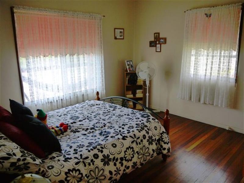 31 Brisbane Water Drive, Point Clare NSW 2250