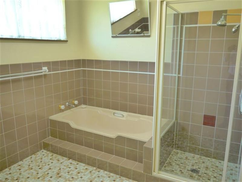 41 Orange Parade, Wyoming NSW 2250