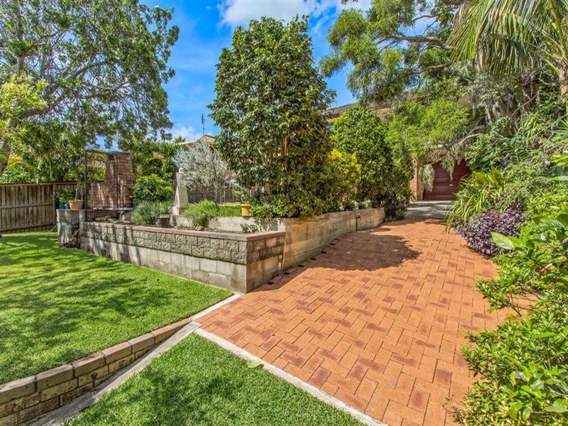 8 Margaret Street, Point Clare NSW 2250