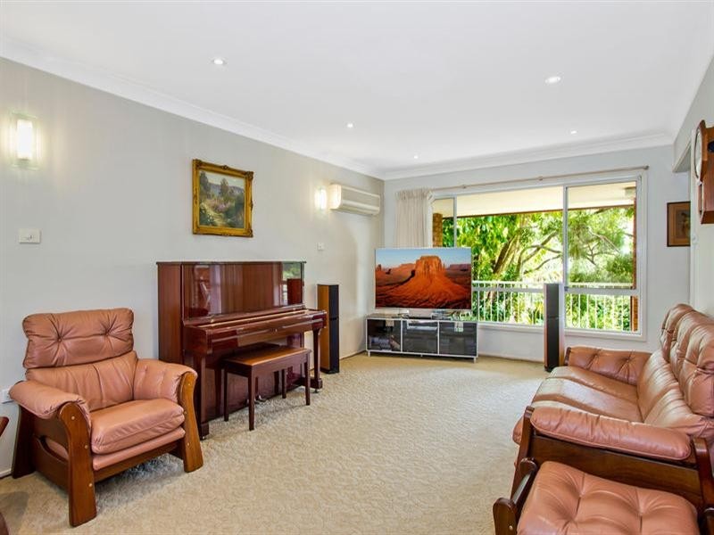 8 Margaret Street, Point Clare NSW 2250
