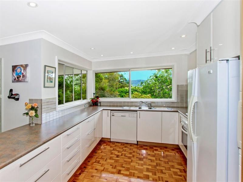 8 Margaret Street, Point Clare NSW 2250