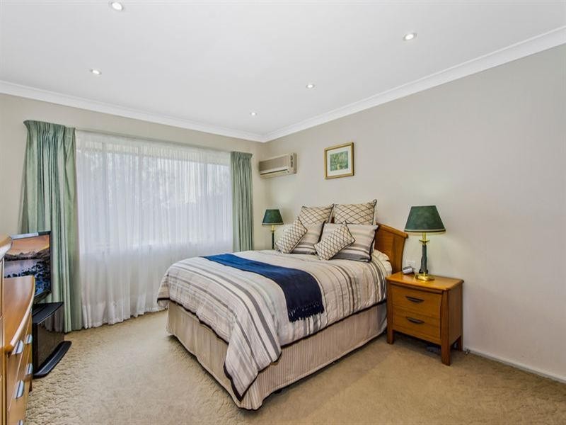 8 Margaret Street, Point Clare NSW 2250