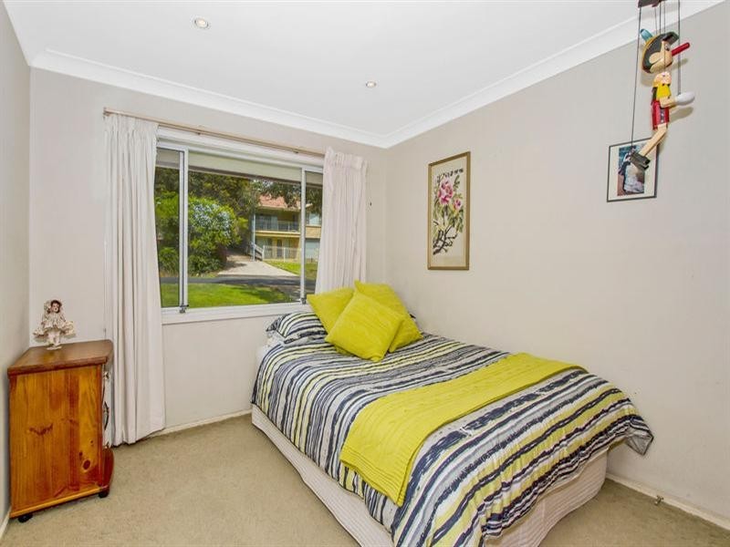 8 Margaret Street, Point Clare NSW 2250