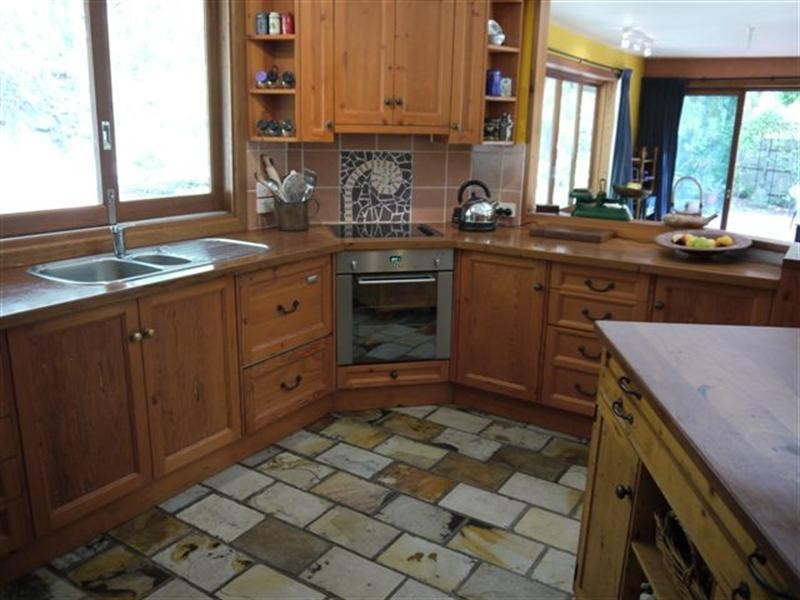 20 Nari Avenue, Point Clare NSW 2250