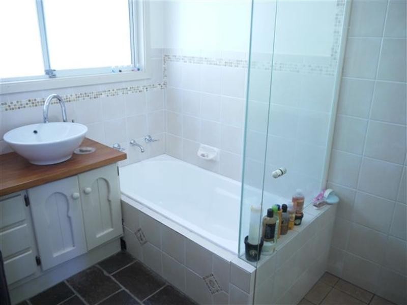 20 Nari Avenue, Point Clare NSW 2250