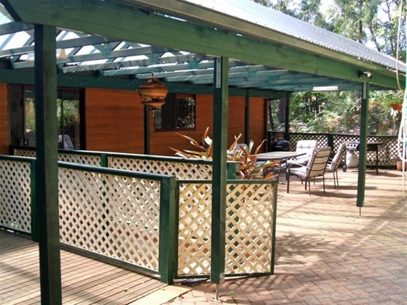 2 Nari Avenue, Point Clare NSW 2250