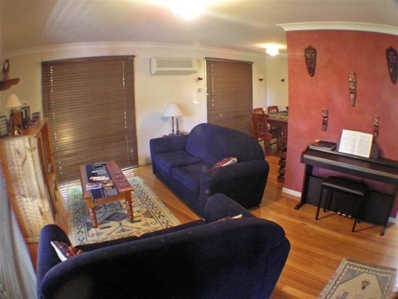 2 Nari Avenue, Point Clare NSW 2250